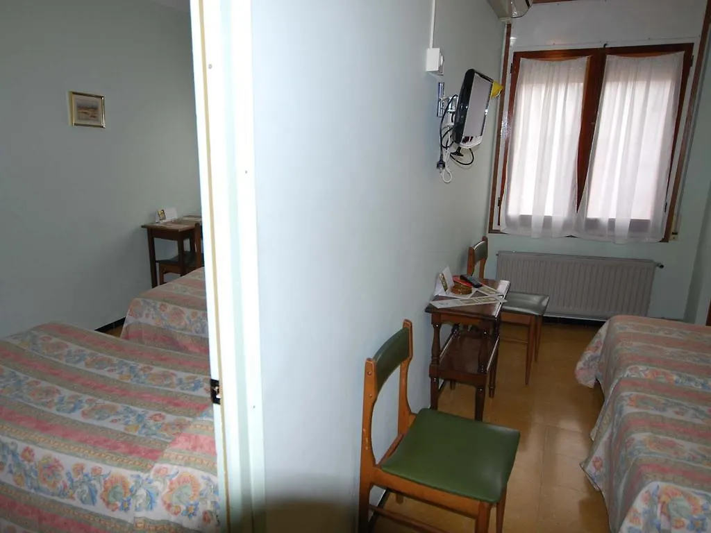 Hostal Fabrellas Caldes de Malavella Guest house