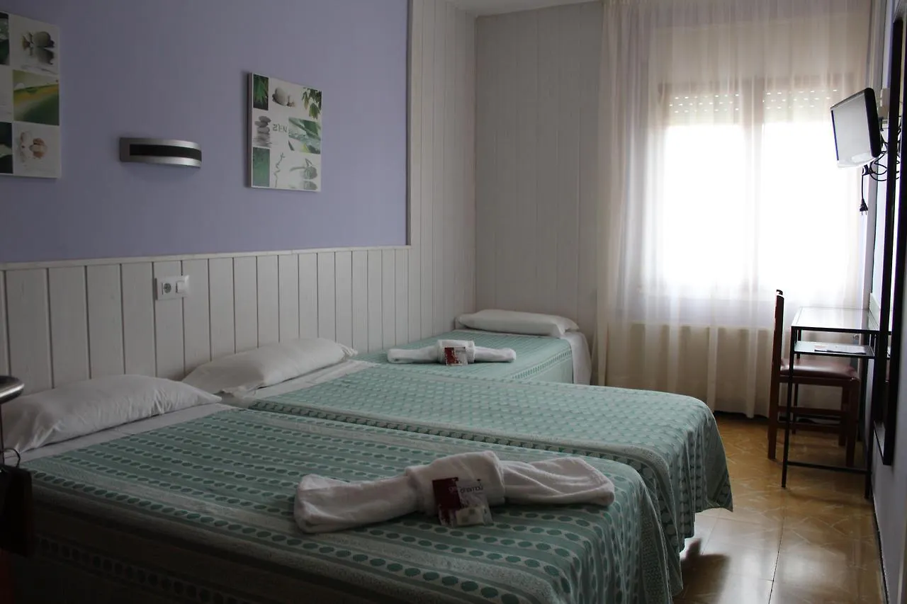 Hostal Fabrellas Caldes de Malavella 2*,