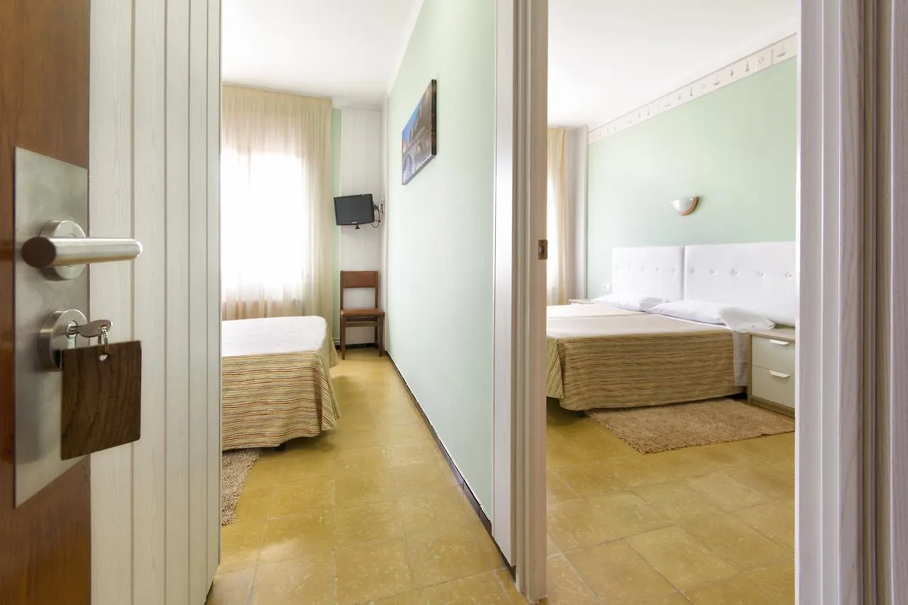 Hostal Fabrellas Caldes de Malavella Gæstehus