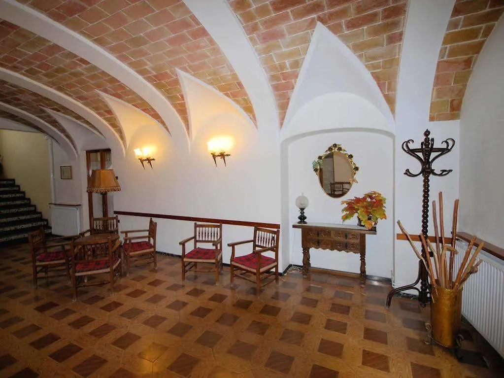Hostal Fabrellas Caldes de Malavella 2*,